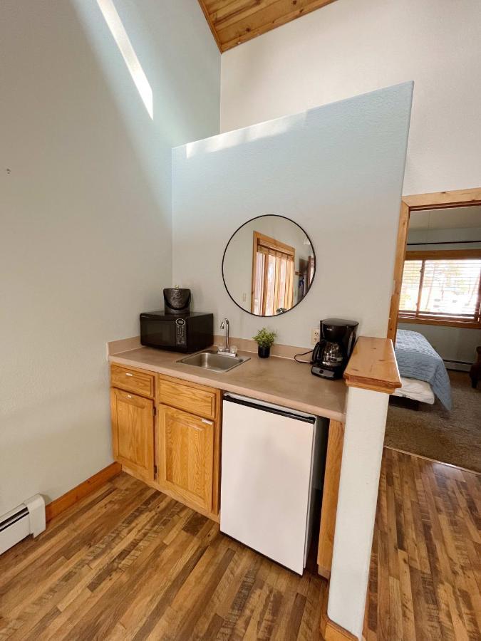 Cabin A Suite Bed And Breakfast 伍德兰帕克 外观 照片